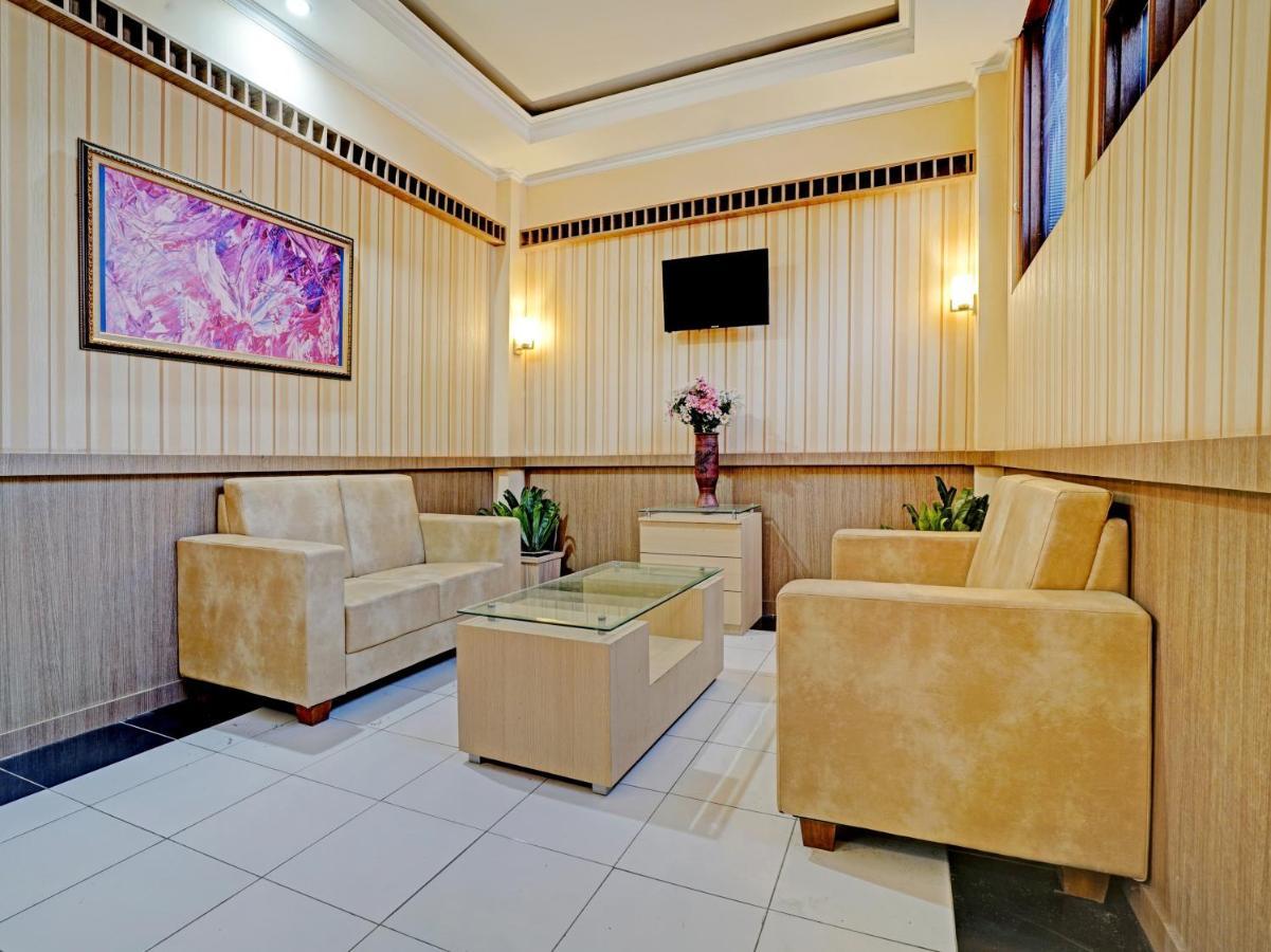 Oyo 3953 Hotel Catellya II Cipaku Бандунг Екстер'єр фото