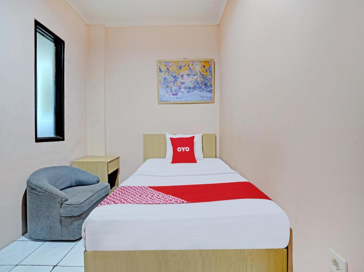 Oyo 3953 Hotel Catellya II Cipaku Бандунг Екстер'єр фото
