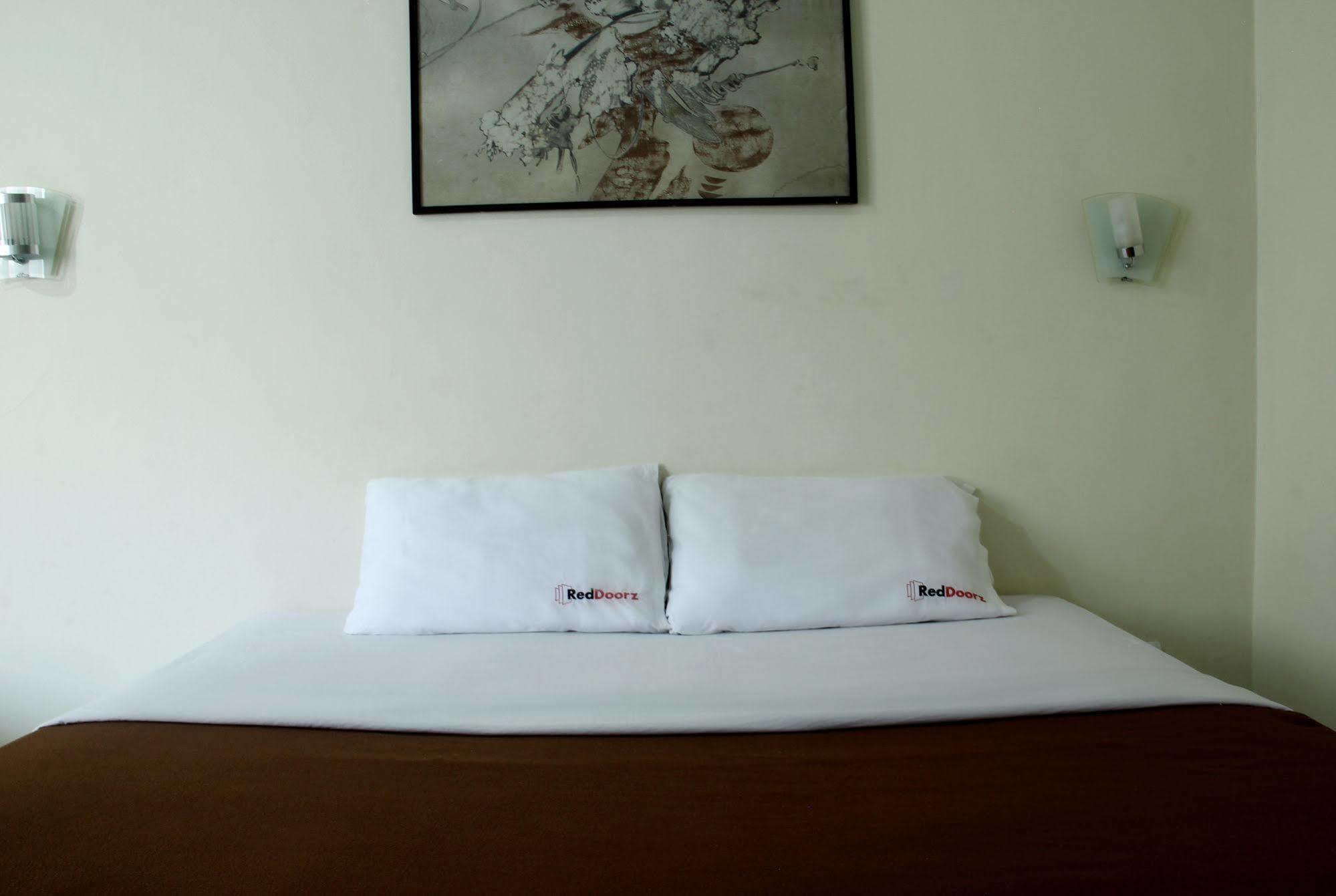 Oyo 3953 Hotel Catellya II Cipaku Бандунг Екстер'єр фото